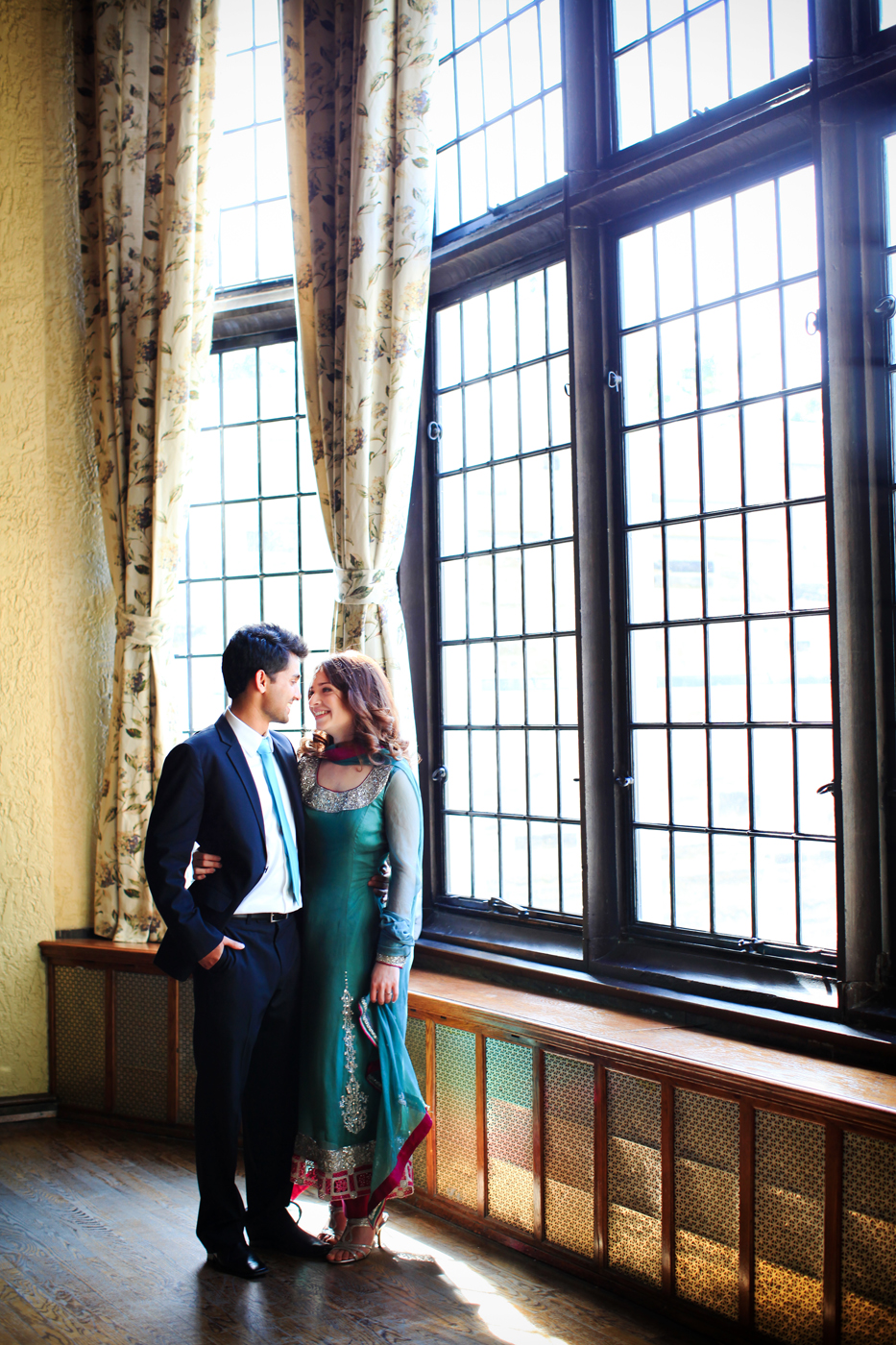 casa-loma-engagement-session-love