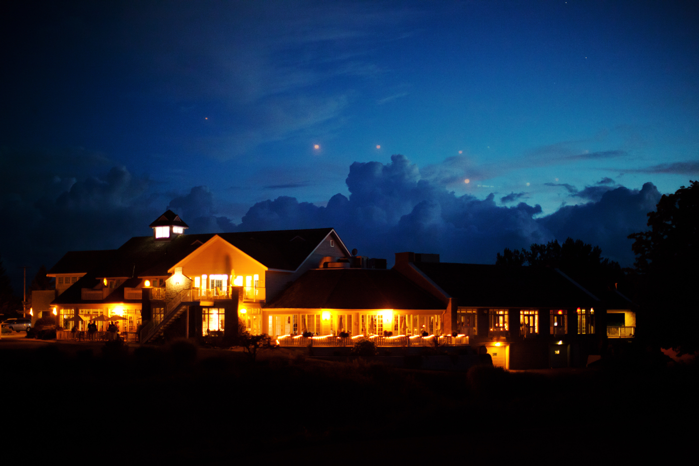 golf-country-club-wedding-venue-night