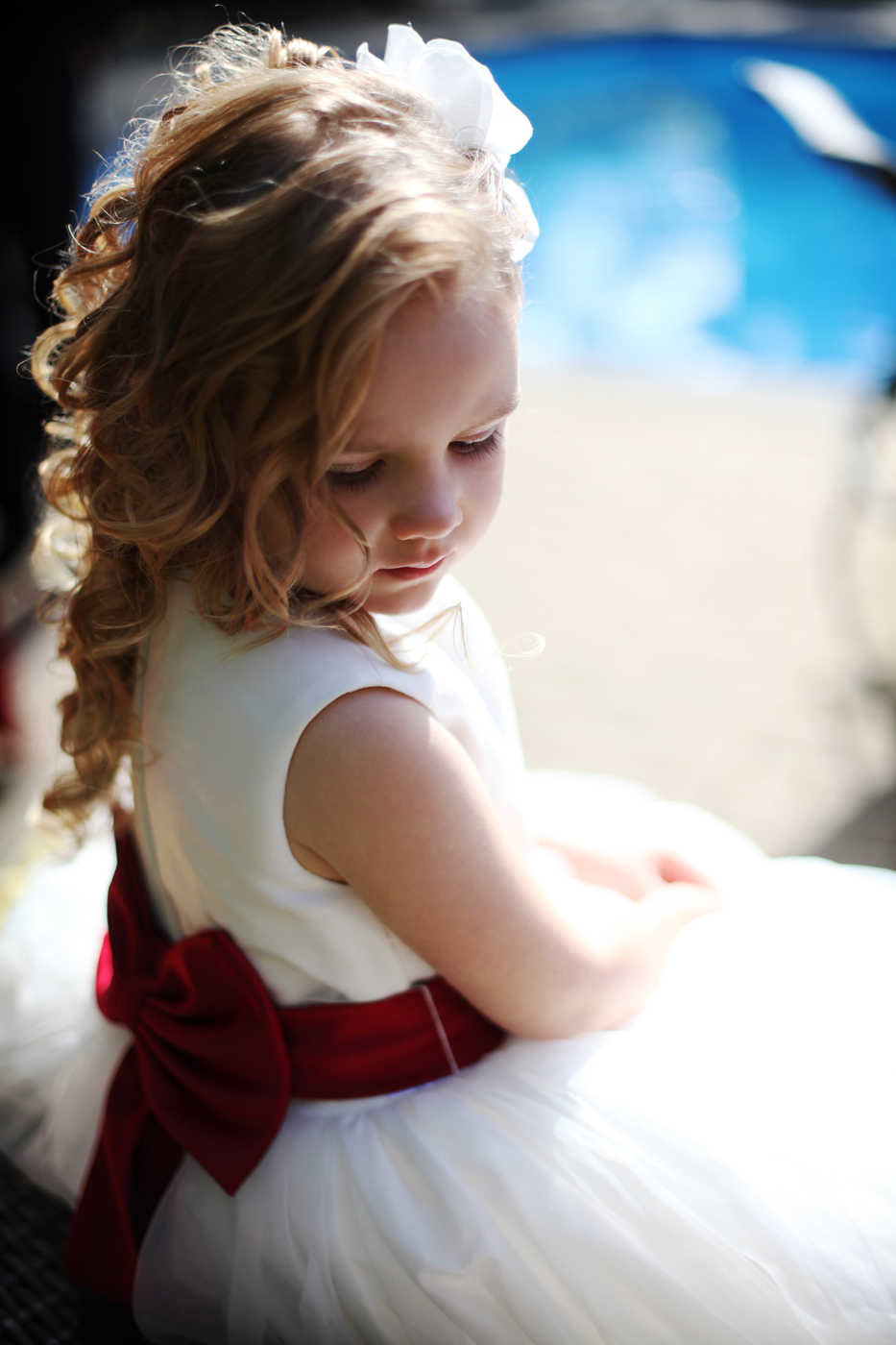 horseshoe-valley-wedding-flower-girl