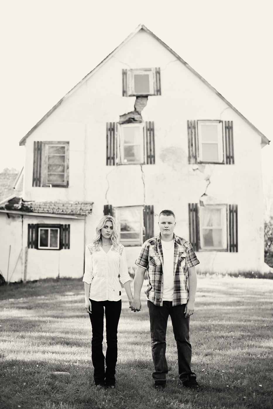 north-bay-engagement-session-old-house