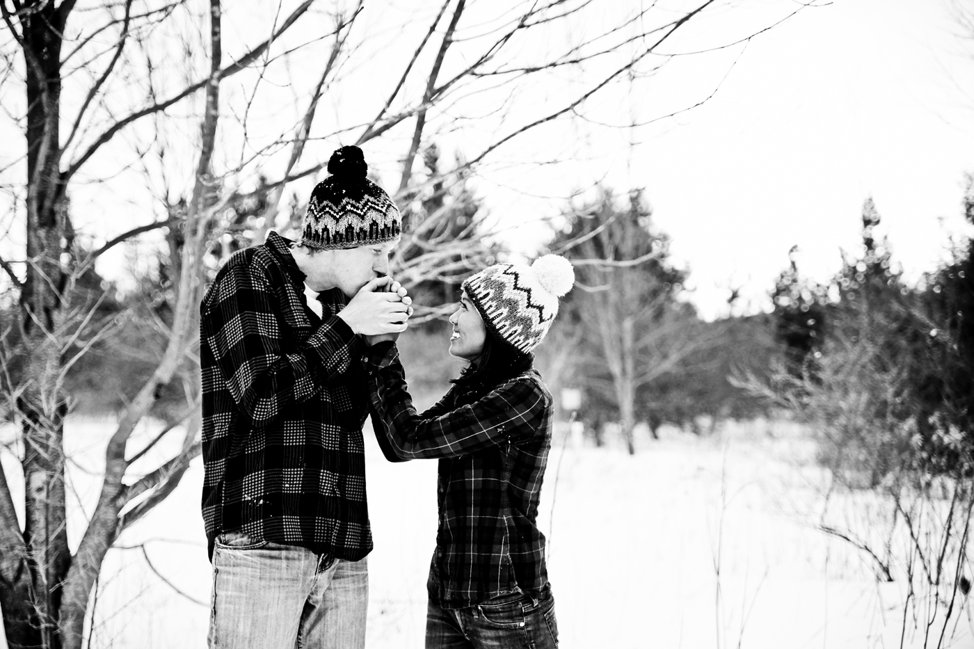 warm-hands-winter-engagement-session